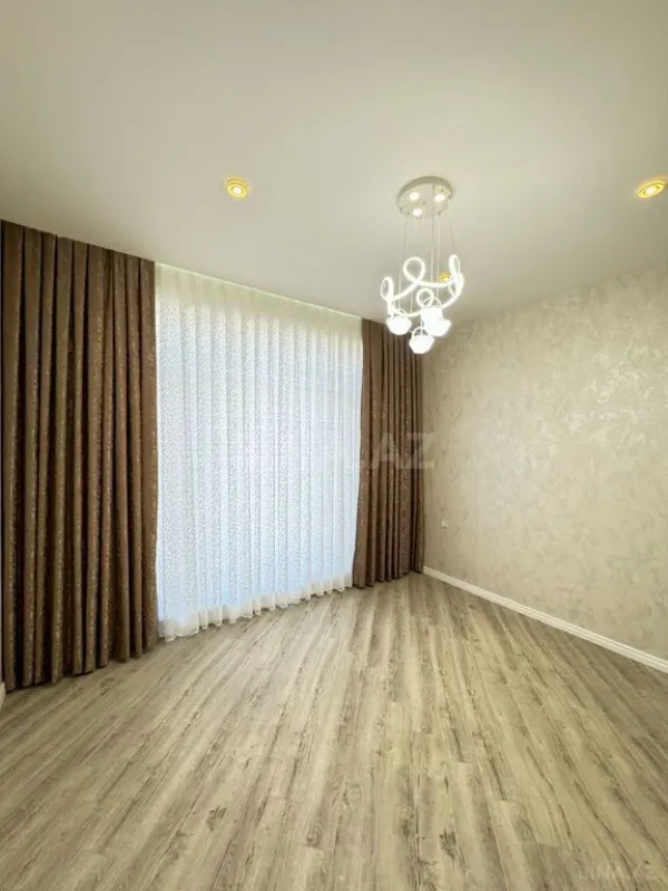 Satılır 5 otaqlı həyət evi 300 m²