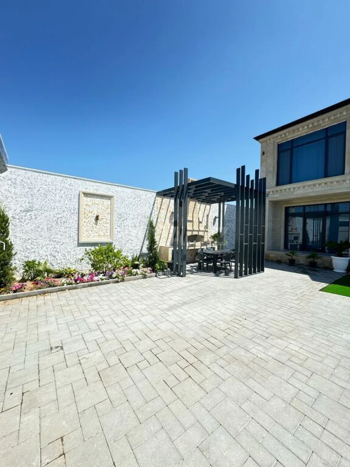 Satılır 5 otaqlı həyət evi 300 m²