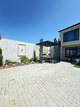Satılır 5 otaqlı həyət evi 300 m²