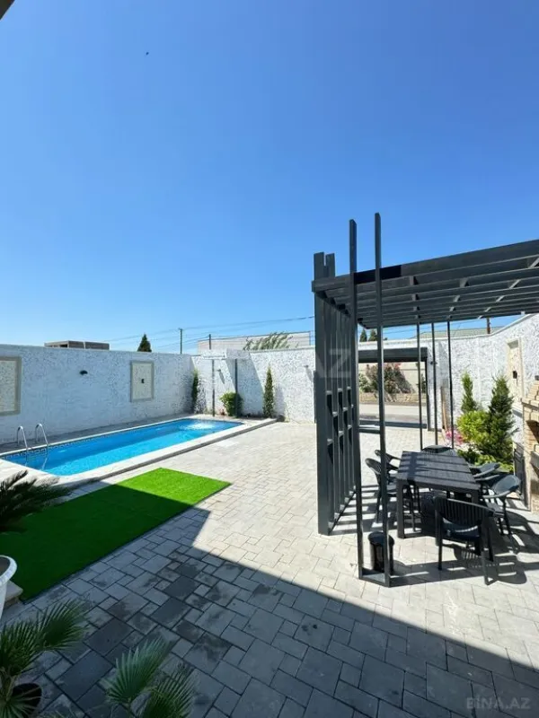 Satılır 5 otaqlı həyət evi 300 m²