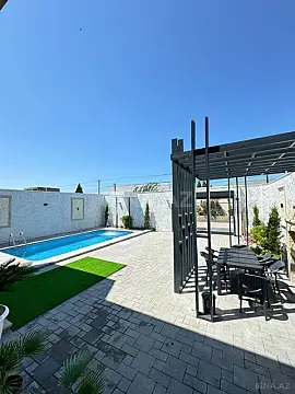 Satılır 5 otaqlı həyət evi 300 m²