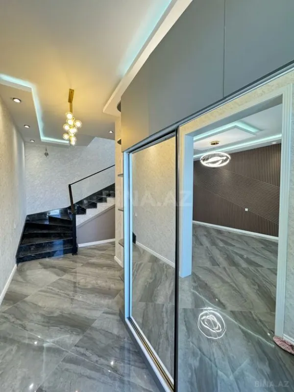 Satılır 5 otaqlı həyət evi 300 m²