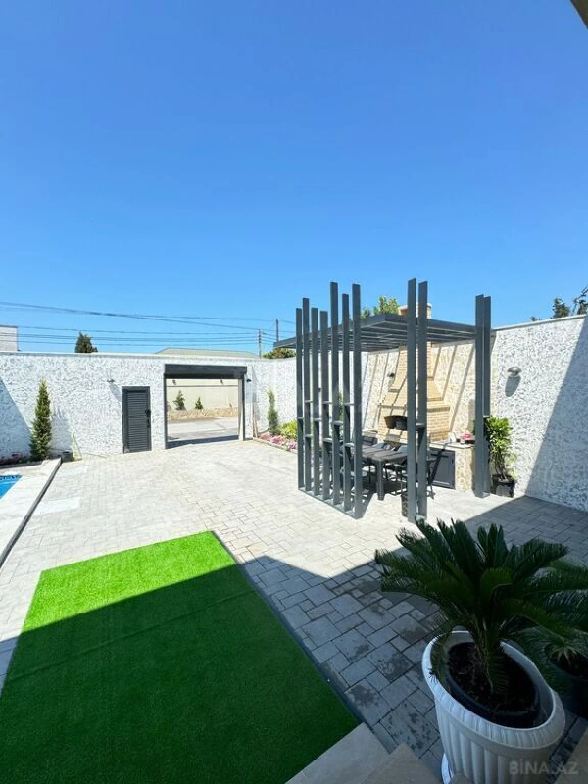 Satılır 5 otaqlı həyət evi 300 m²