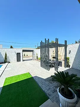 Satılır 5 otaqlı həyət evi 300 m²