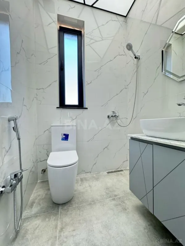 Satılır 5 otaqlı həyət evi 300 m²
