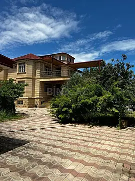 Satılır 8 otaqlı həyət evi 601 m²