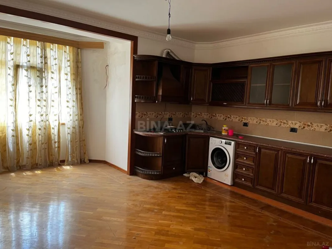 Satılır 8 otaqlı həyət evi 601 m²