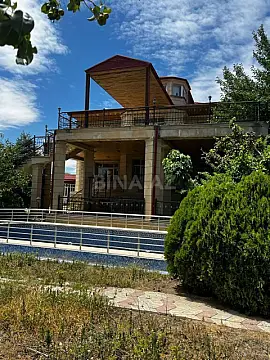 Satılır 8 otaqlı həyət evi 601 m²