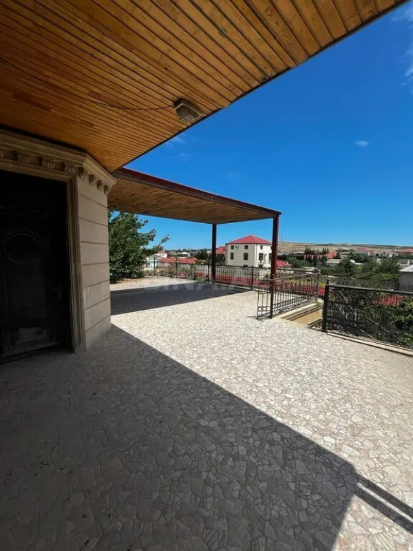 Satılır 8 otaqlı həyət evi 601 m²
