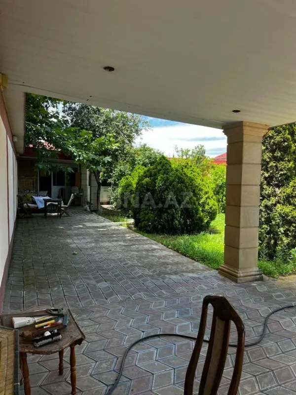 Satılır 8 otaqlı həyət evi 601 m²