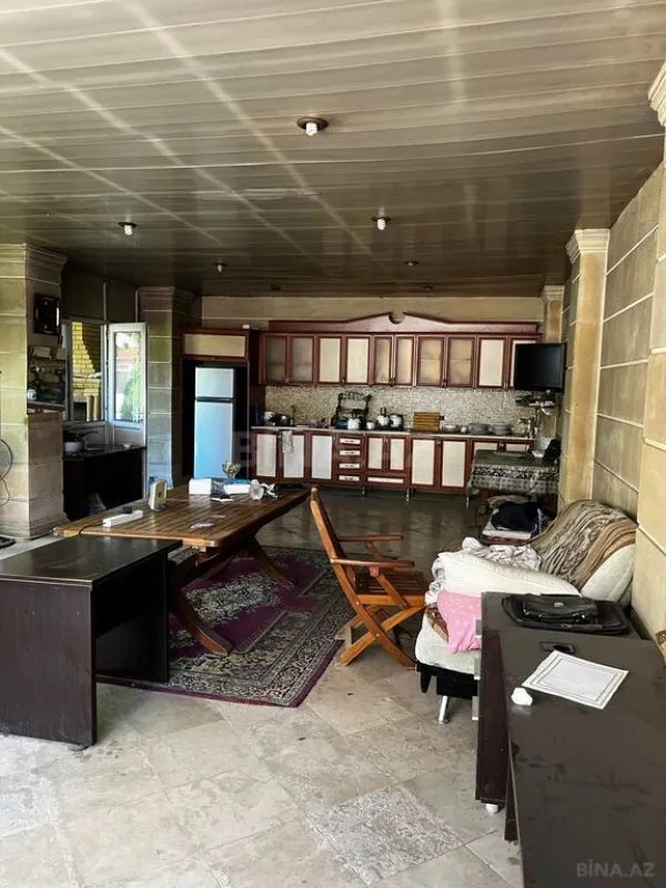 Satılır 8 otaqlı həyət evi 601 m²