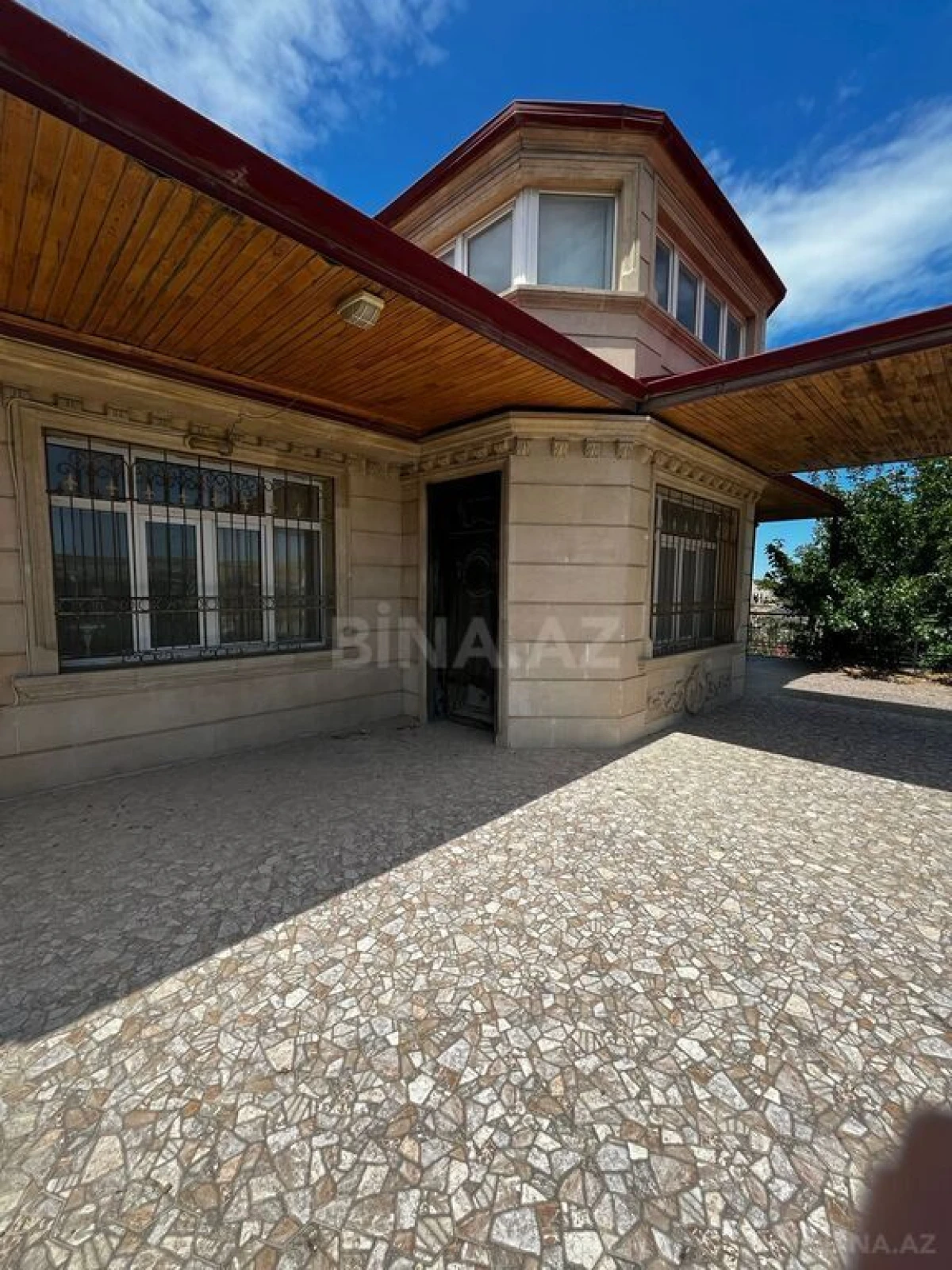 Satılır 8 otaqlı həyət evi 601 m²