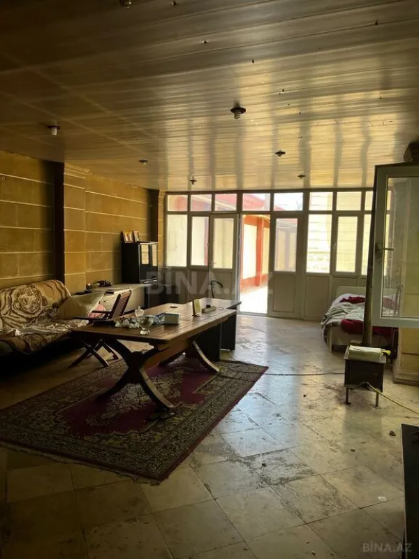 Satılır 8 otaqlı həyət evi 601 m²