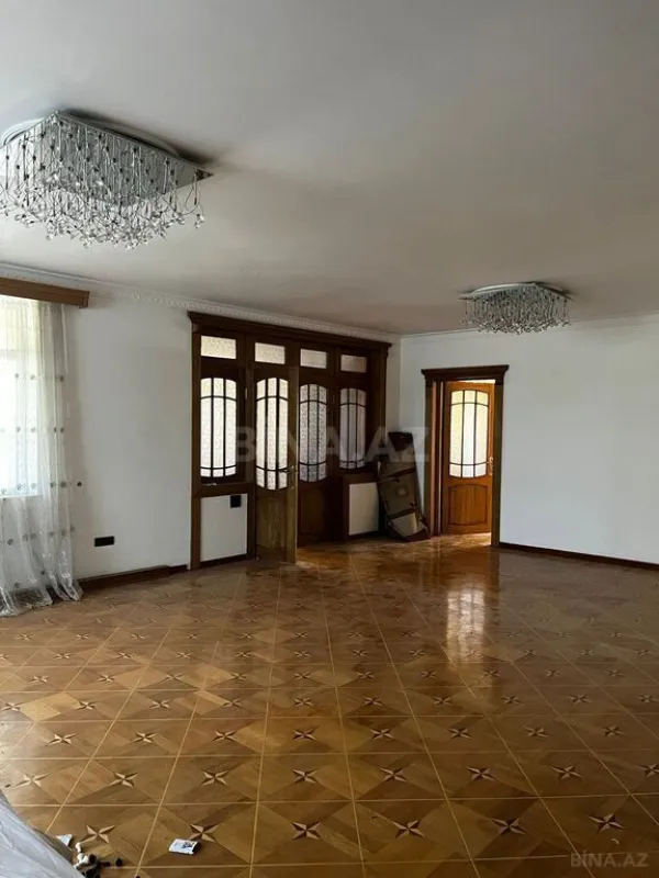 Satılır 8 otaqlı həyət evi 601 m²