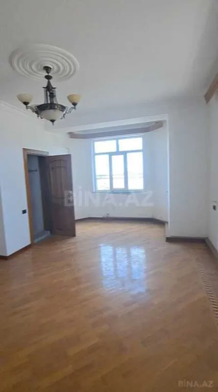 Satılır 8 otaqlı həyət evi 601 m²