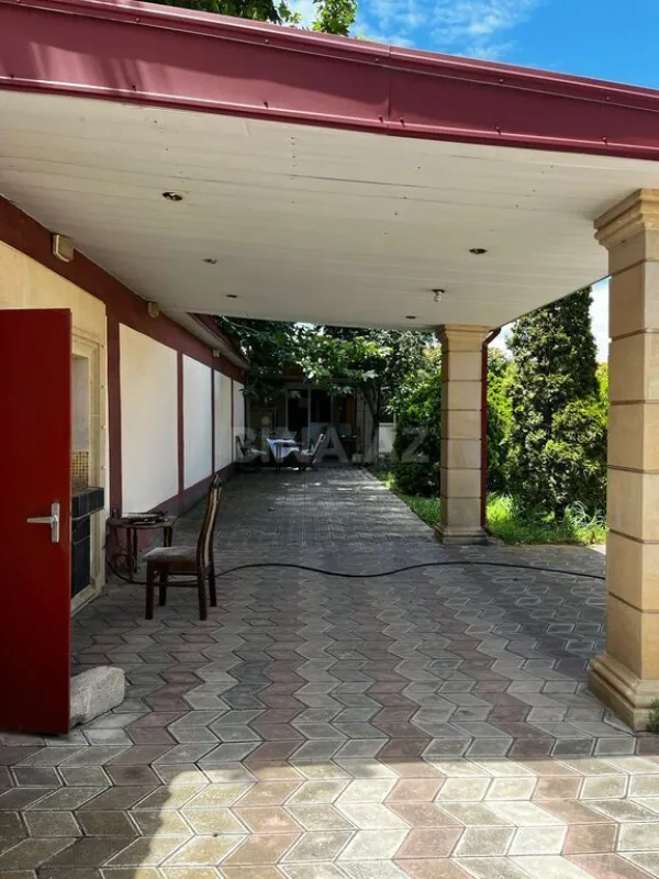 Satılır 8 otaqlı həyət evi 601 m²