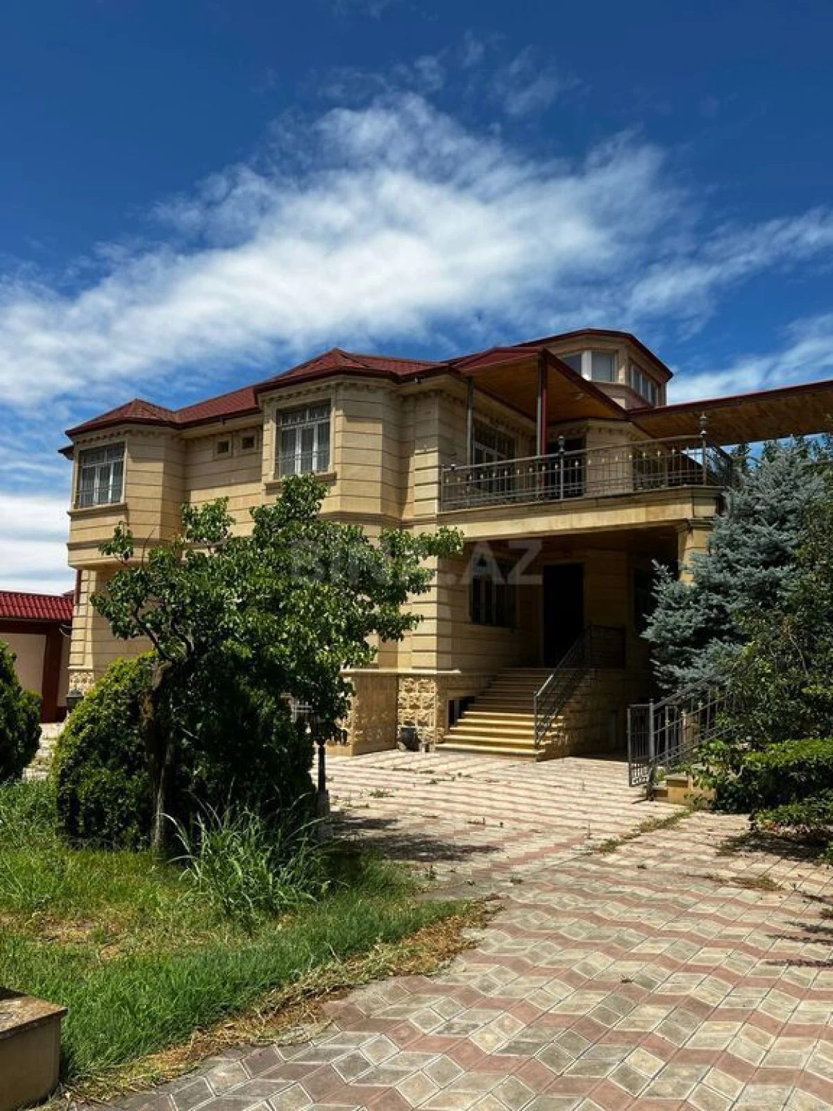 Satılır 8 otaqlı həyət evi 601 m²