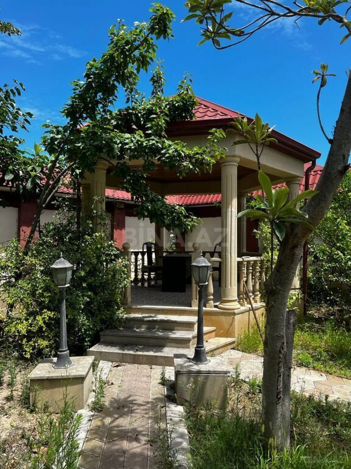Satılır 8 otaqlı həyət evi 601 m²