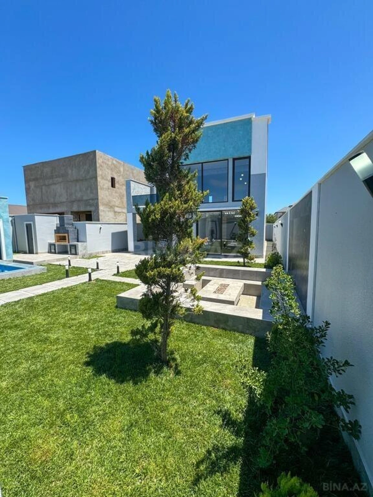 Satılır 6 otaqlı həyət evi 300 m²
