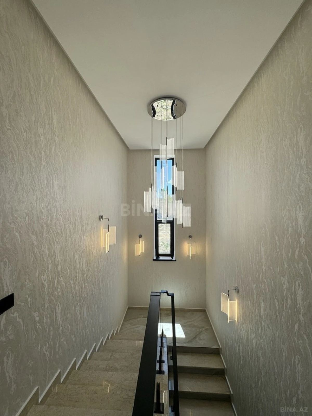 Satılır 6 otaqlı həyət evi 300 m²