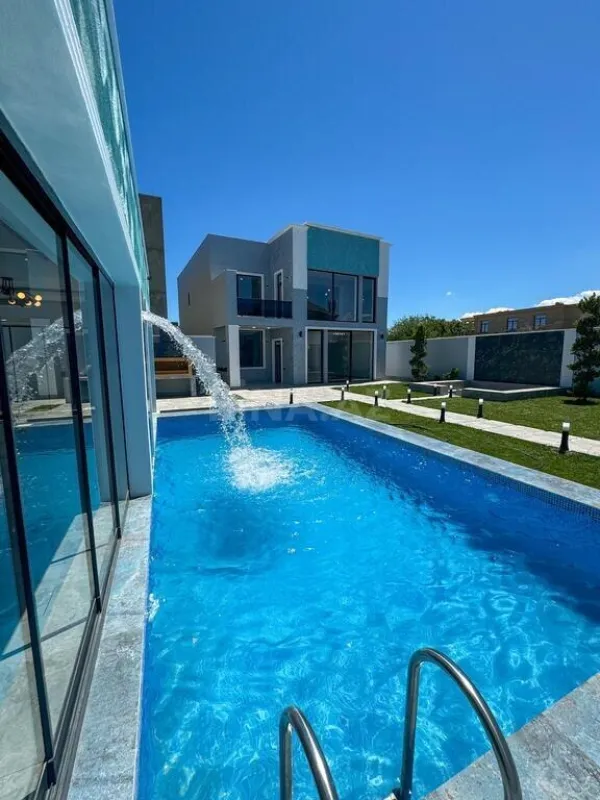 Satılır 6 otaqlı həyət evi 300 m²