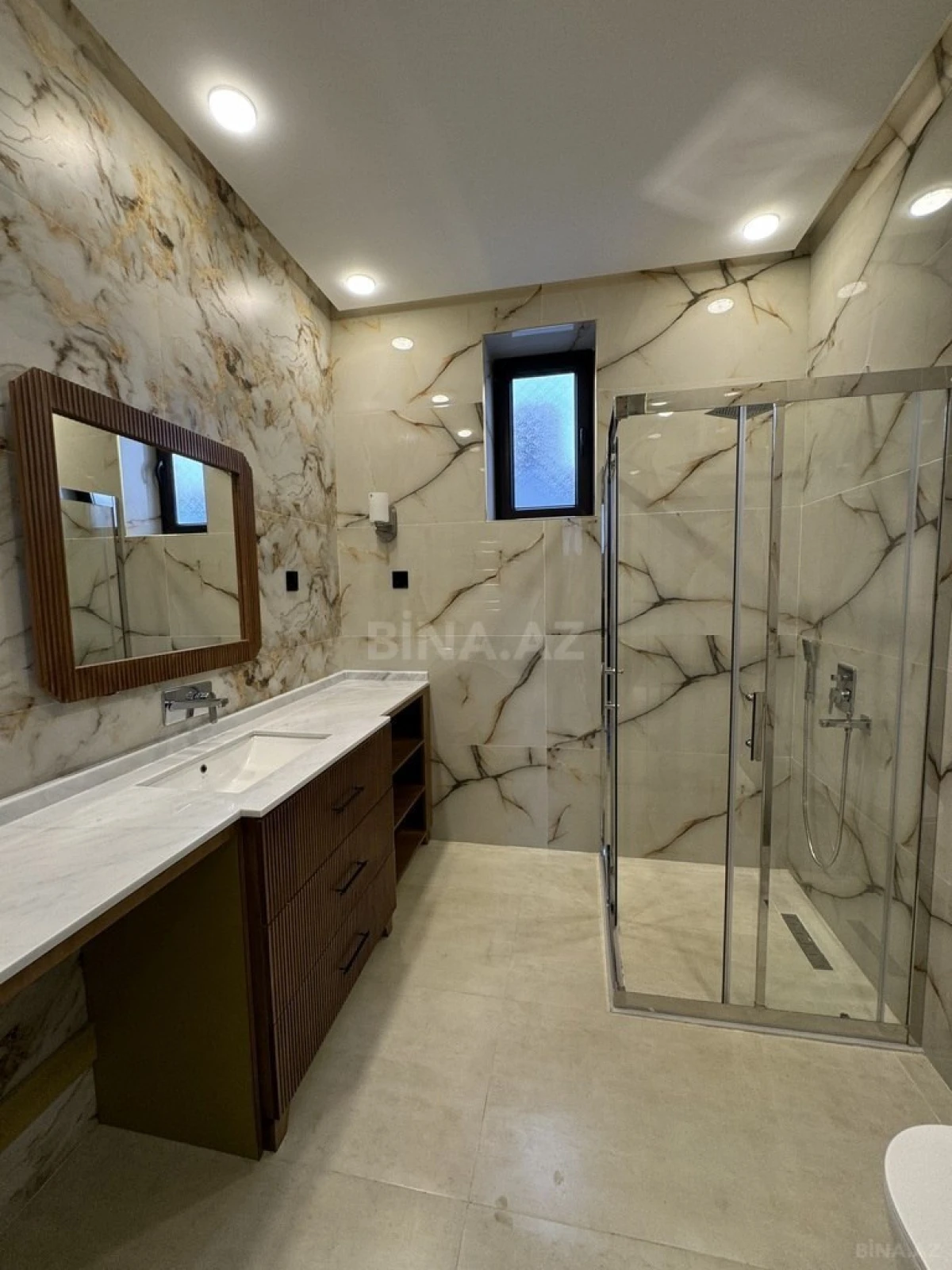 Satılır 6 otaqlı həyət evi 300 m²