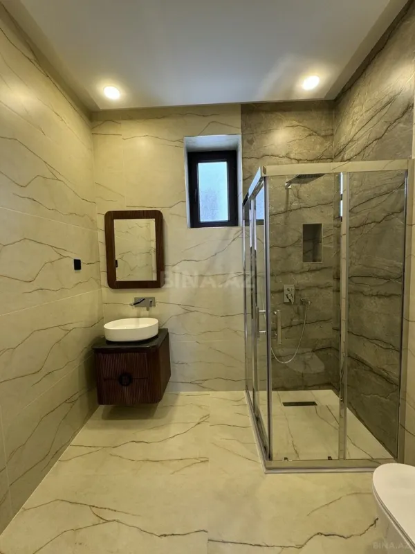 Satılır 6 otaqlı həyət evi 300 m²