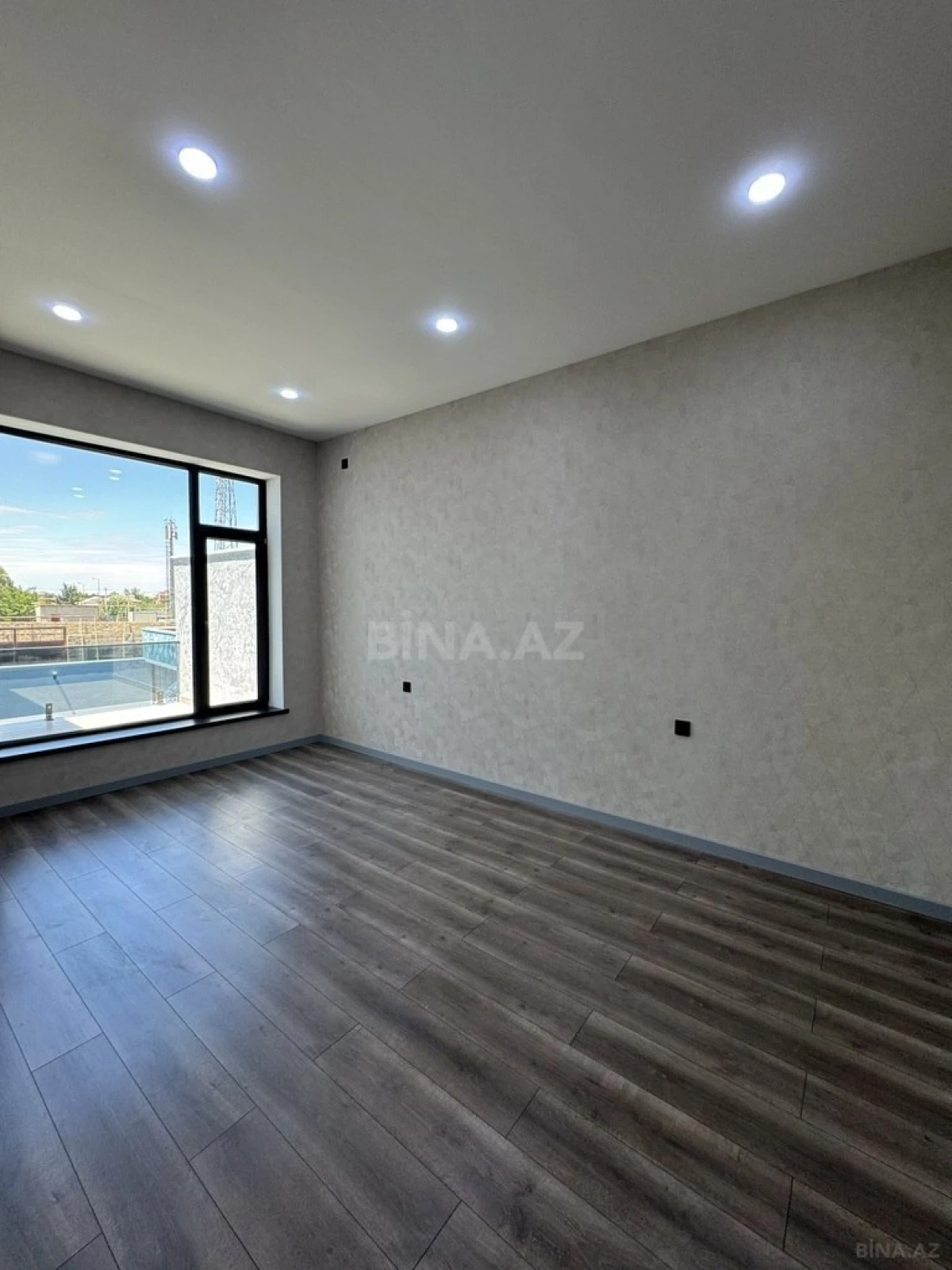 Satılır 6 otaqlı həyət evi 300 m²