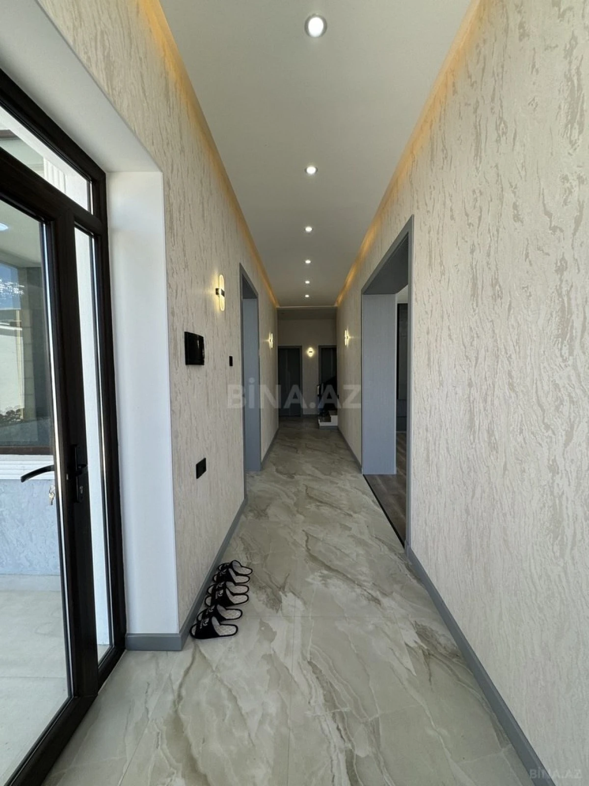 Satılır 6 otaqlı həyət evi 300 m²