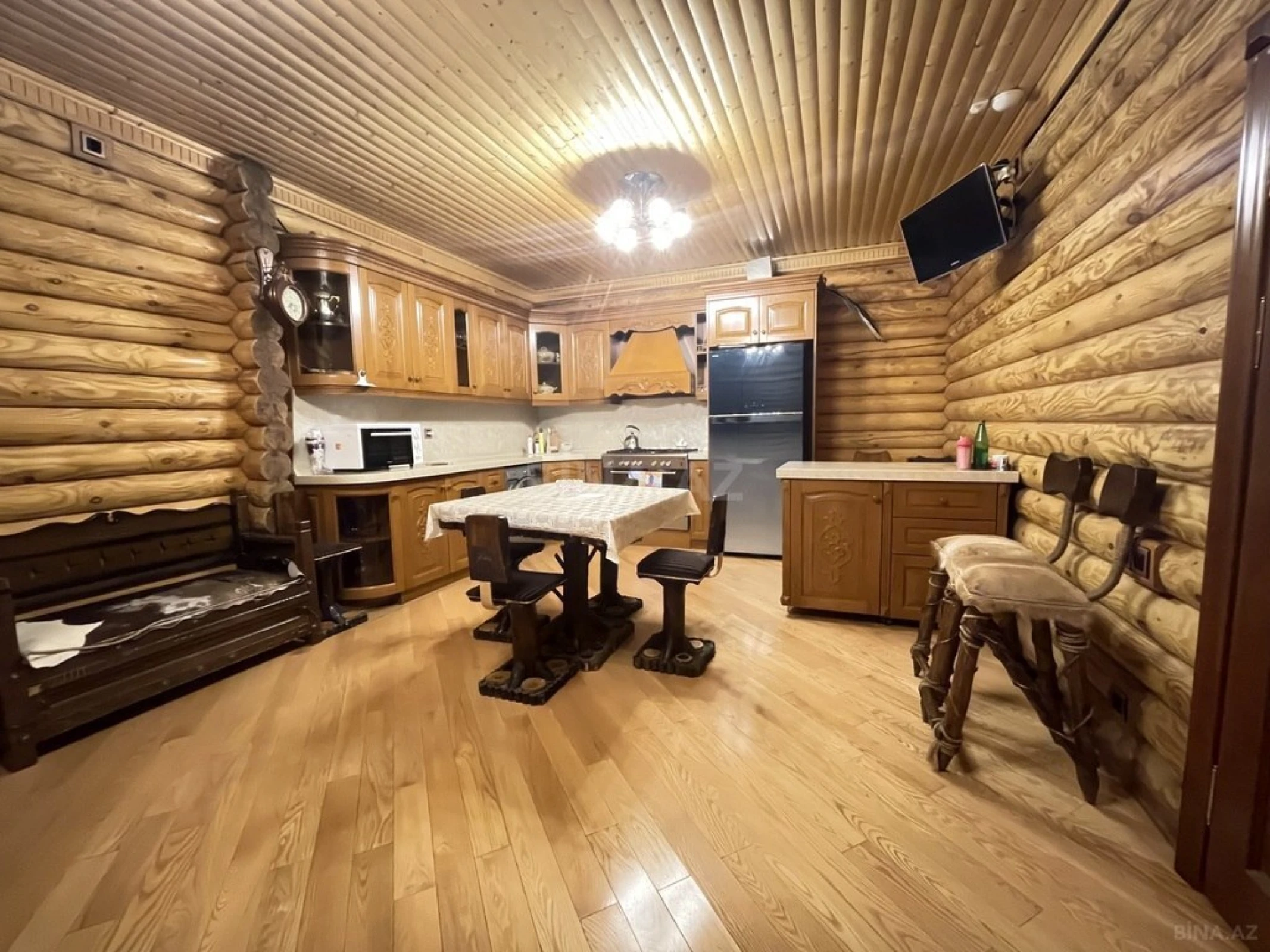 Satılır 7 otaqlı həyət evi 250 m²