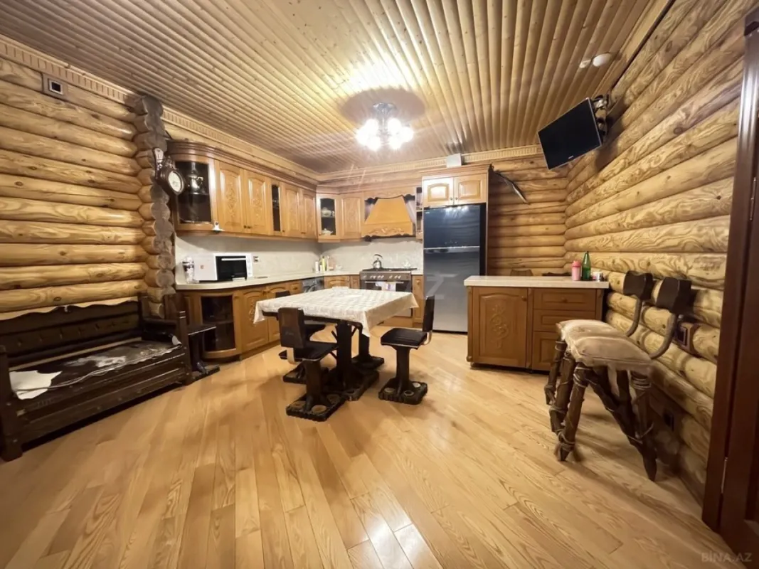 Satılır 7 otaqlı həyət evi 250 m²