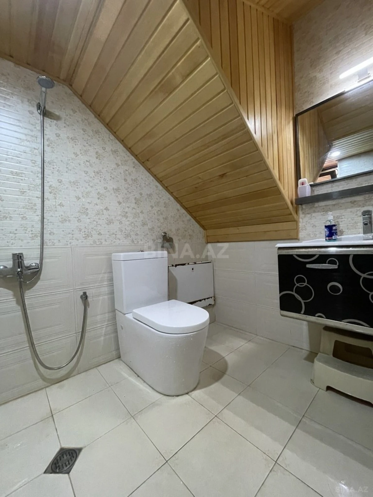 Satılır 7 otaqlı həyət evi 250 m²