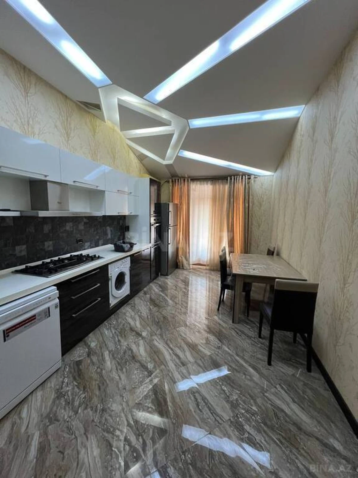 Satılır 3 otaqlı mənzil 160 m²