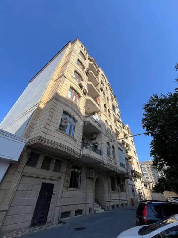 Satılır 3 otaqlı mənzil 160 m²