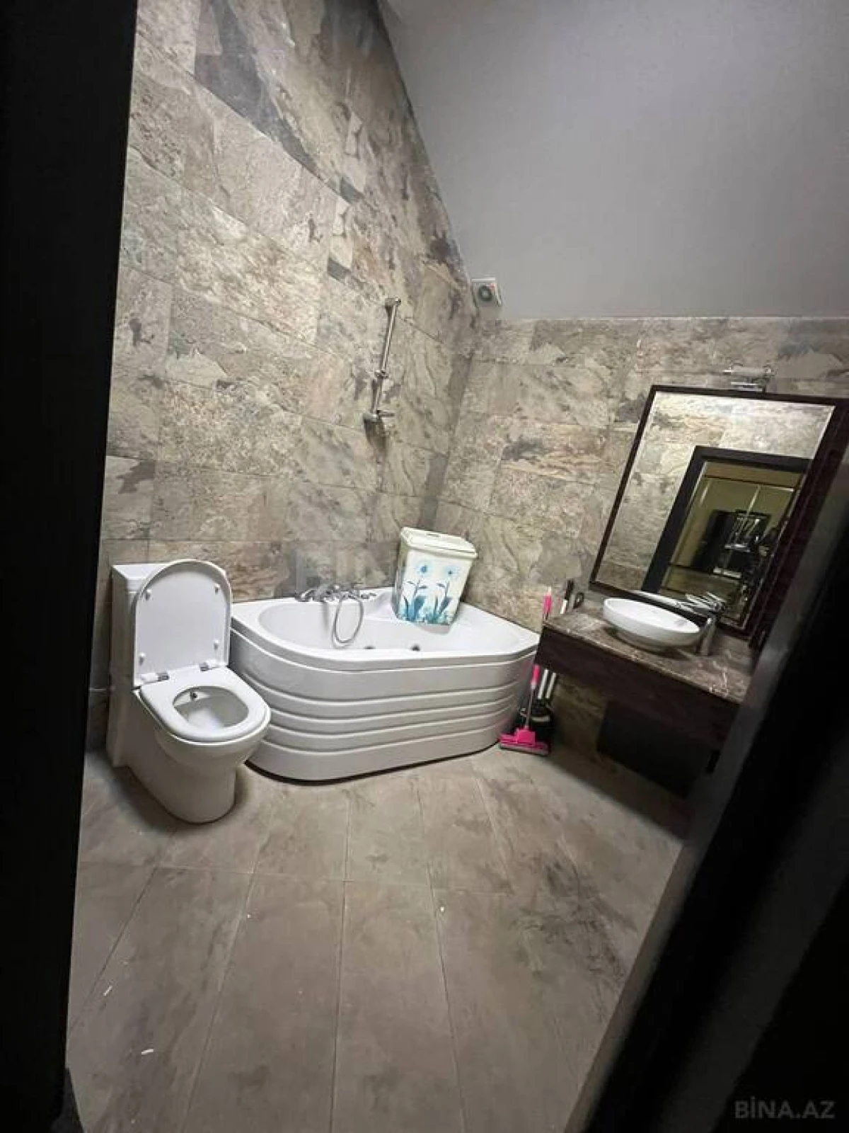 Satılır 3 otaqlı mənzil 160 m²