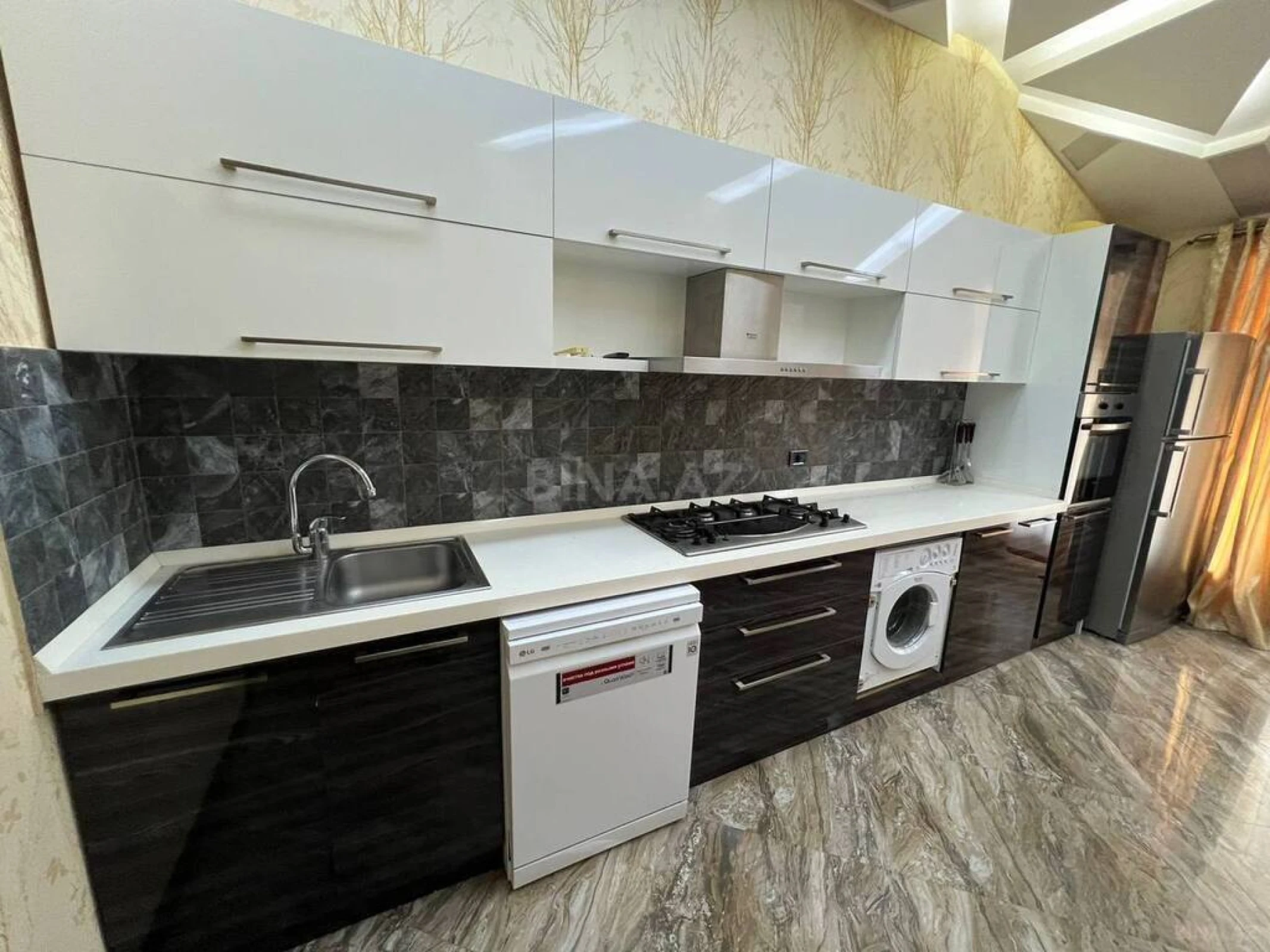 Satılır 3 otaqlı mənzil 160 m²