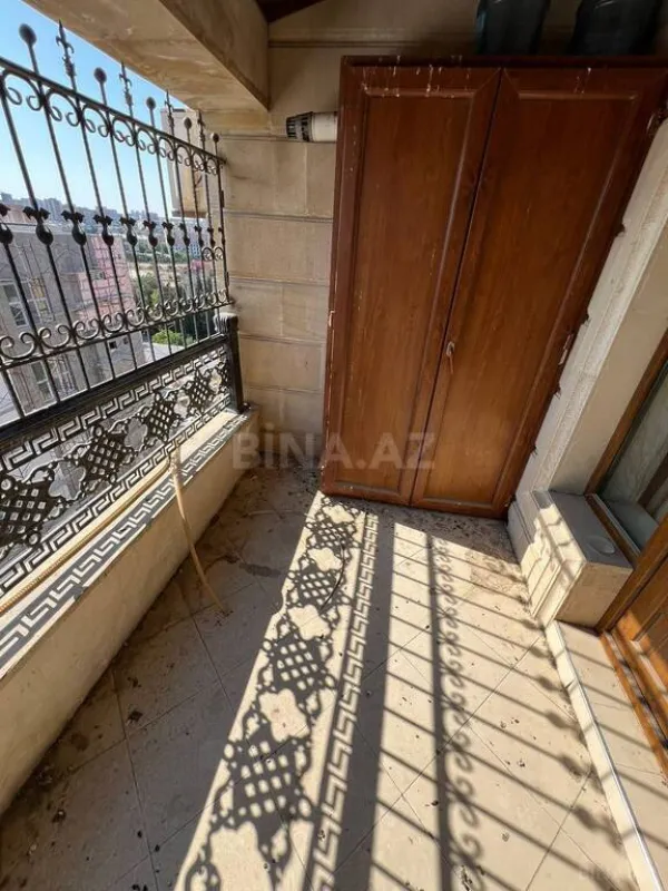 Satılır 3 otaqlı mənzil 160 m²