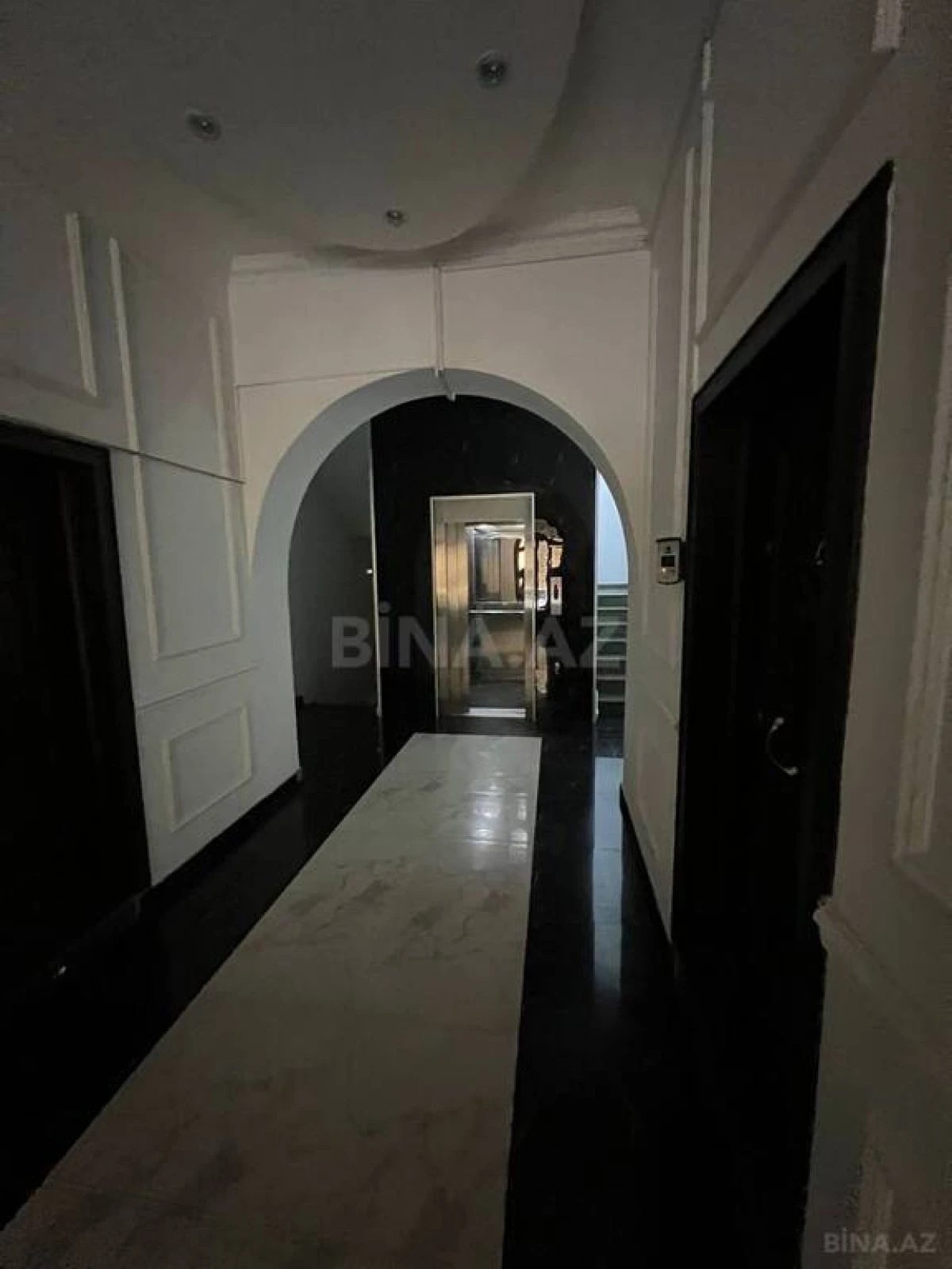 Satılır 3 otaqlı mənzil 160 m²