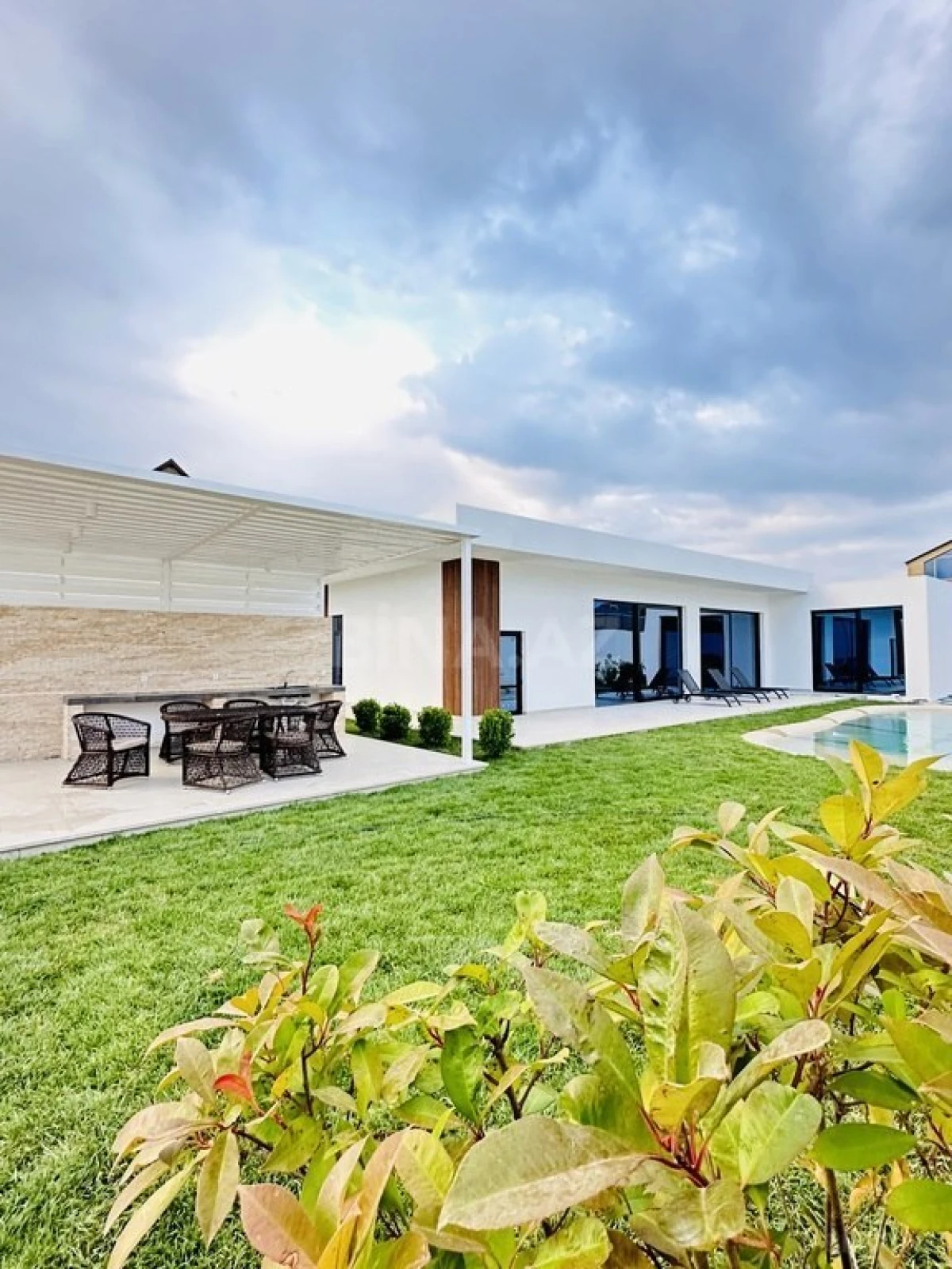 Kirayə verilir 4 otaqlı həyət evi 240 m²