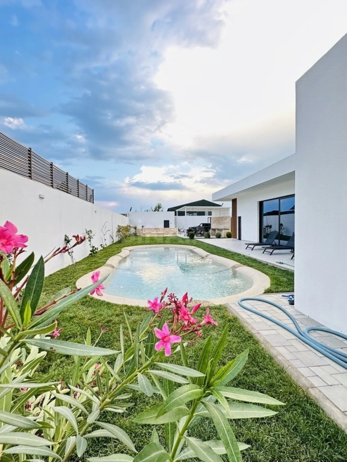 Kirayə verilir 4 otaqlı həyət evi 240 m²