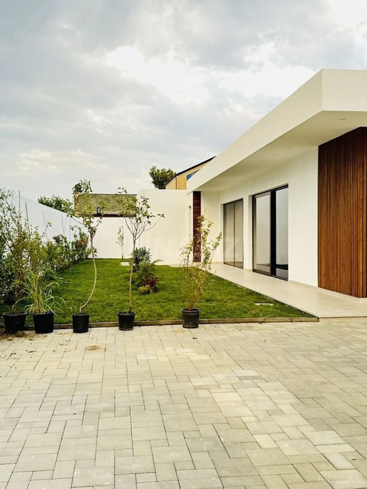 Kirayə verilir 4 otaqlı həyət evi 240 m²