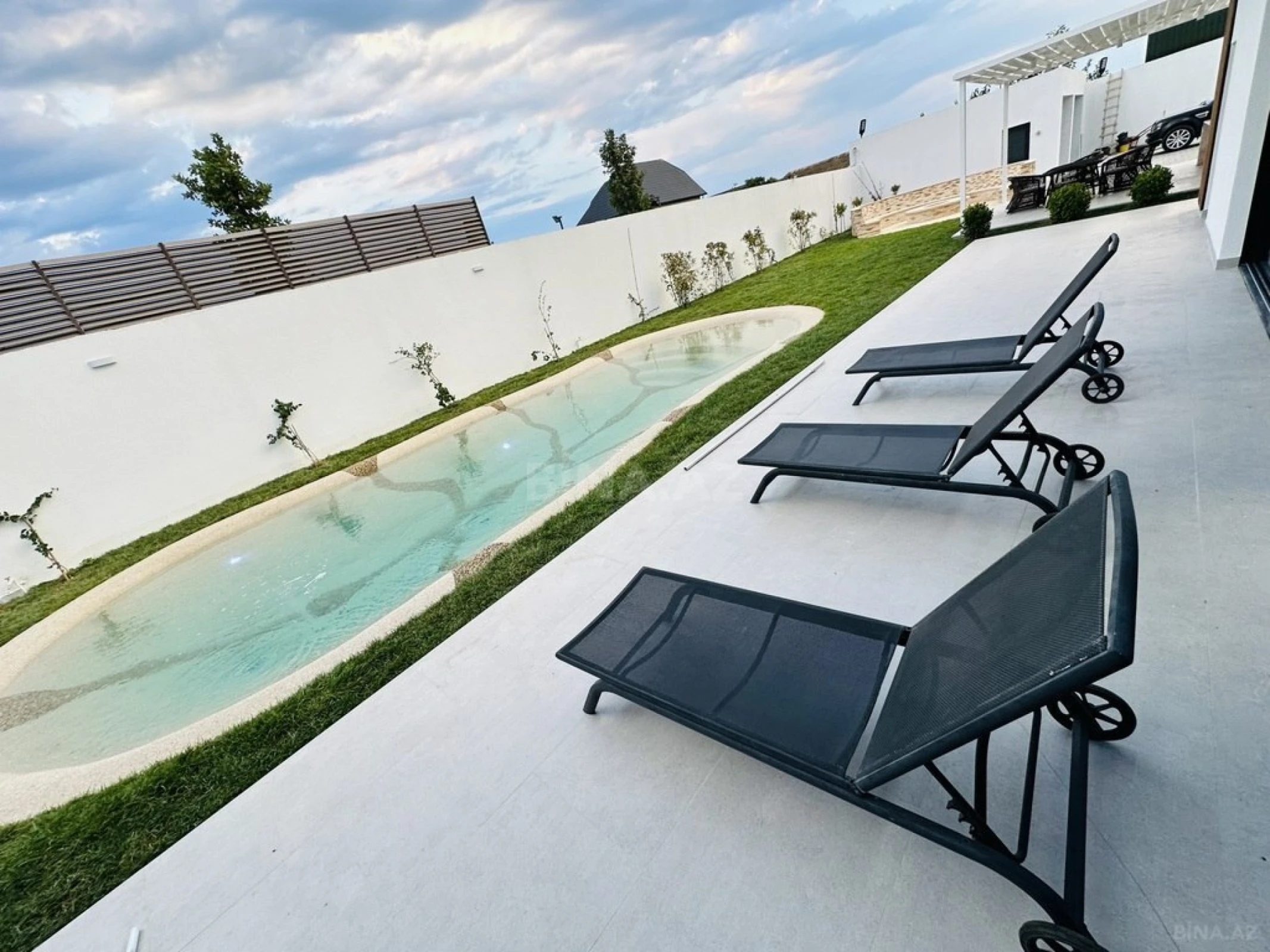 Kirayə verilir 4 otaqlı həyət evi 240 m²