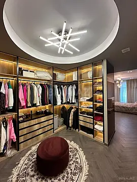 Satılır 3 otaqlı mənzil 200 m²