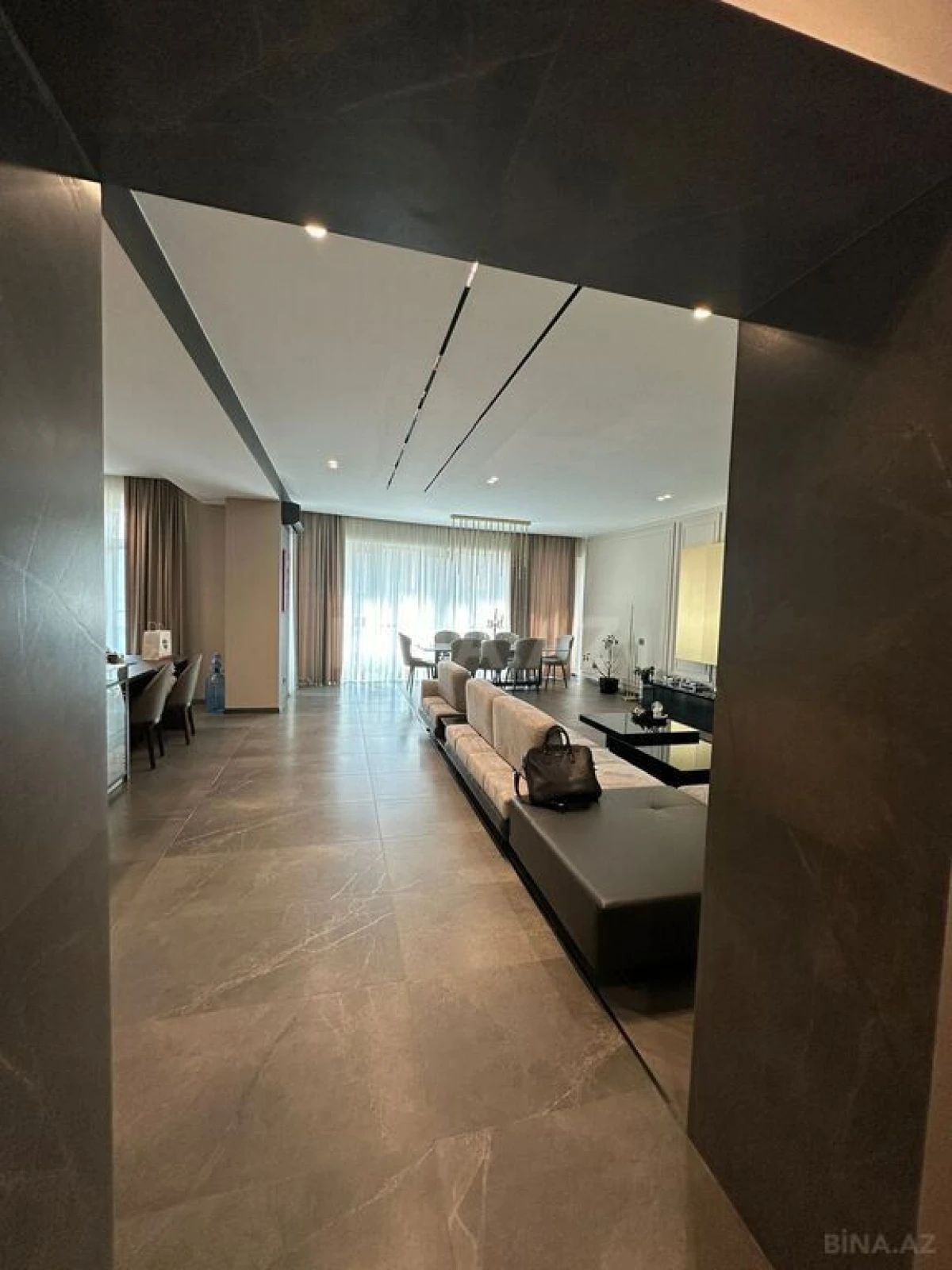 Satılır 3 otaqlı mənzil 200 m²