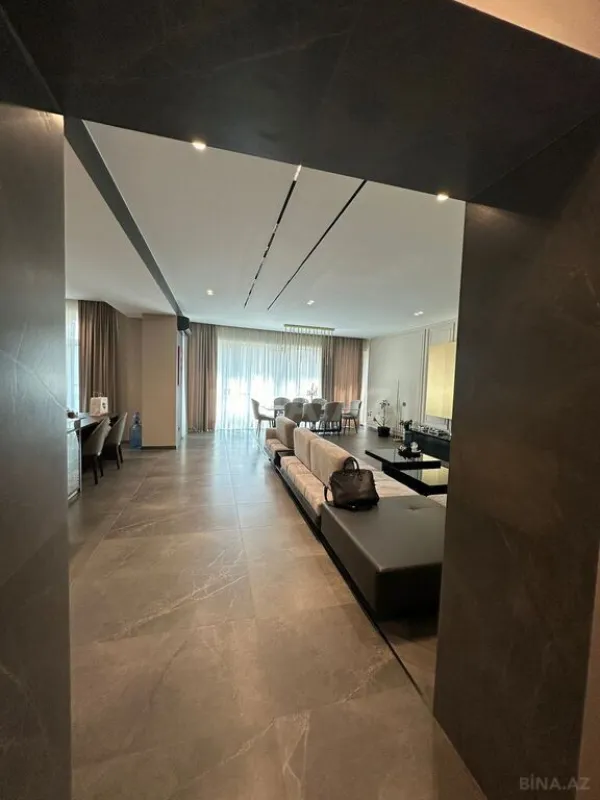 Satılır 3 otaqlı mənzil 200 m²