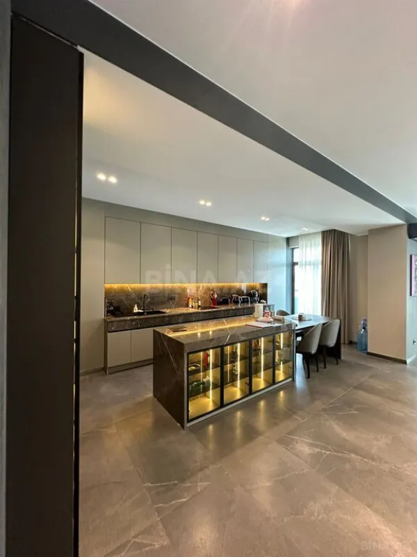 Satılır 3 otaqlı mənzil 200 m²