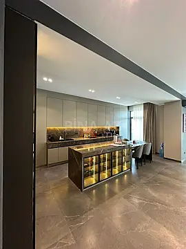 Satılır 3 otaqlı mənzil 200 m²