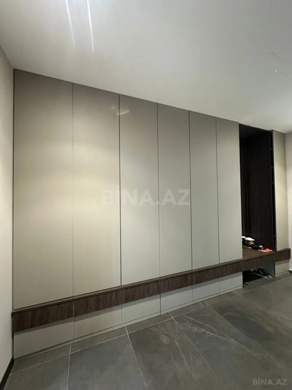 Satılır 3 otaqlı mənzil 200 m²