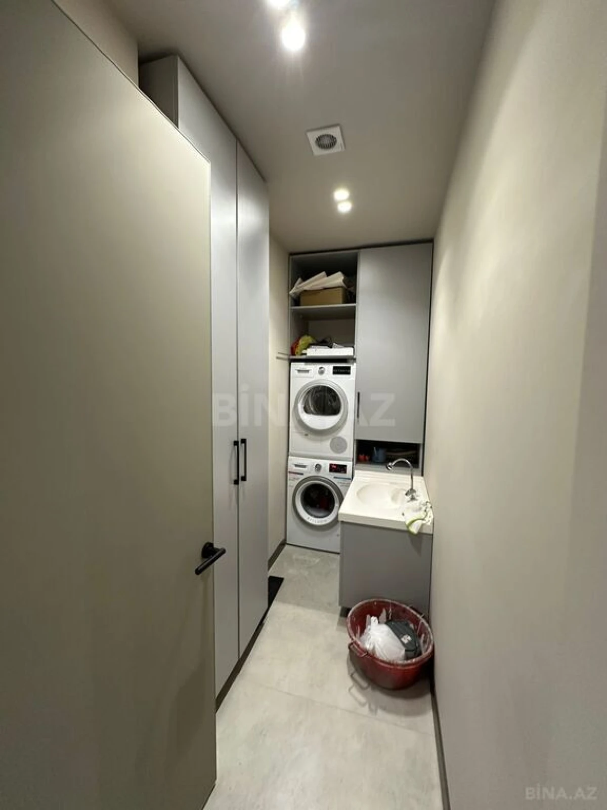 Satılır 3 otaqlı mənzil 200 m²