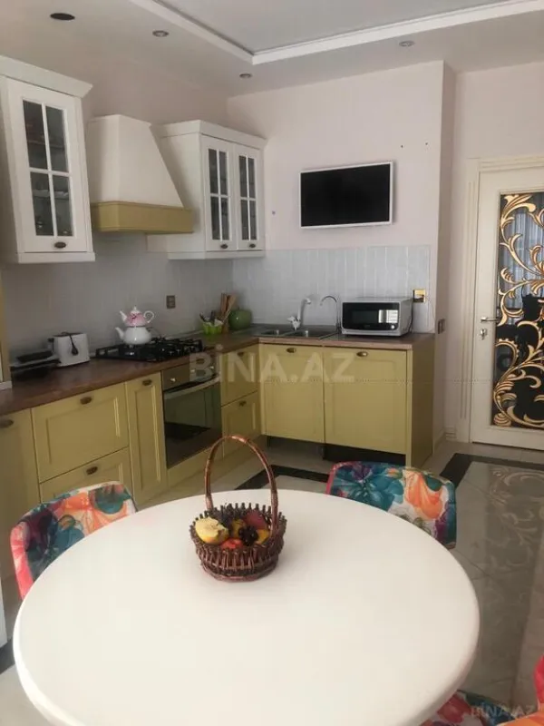 Kirayə verilir 2 otaqlı mənzil 101 m²